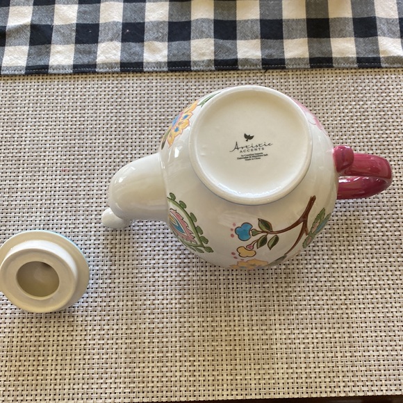 Gorgeous Like New Coastline Imports Cottage Teapot! - Picture 3 of 9